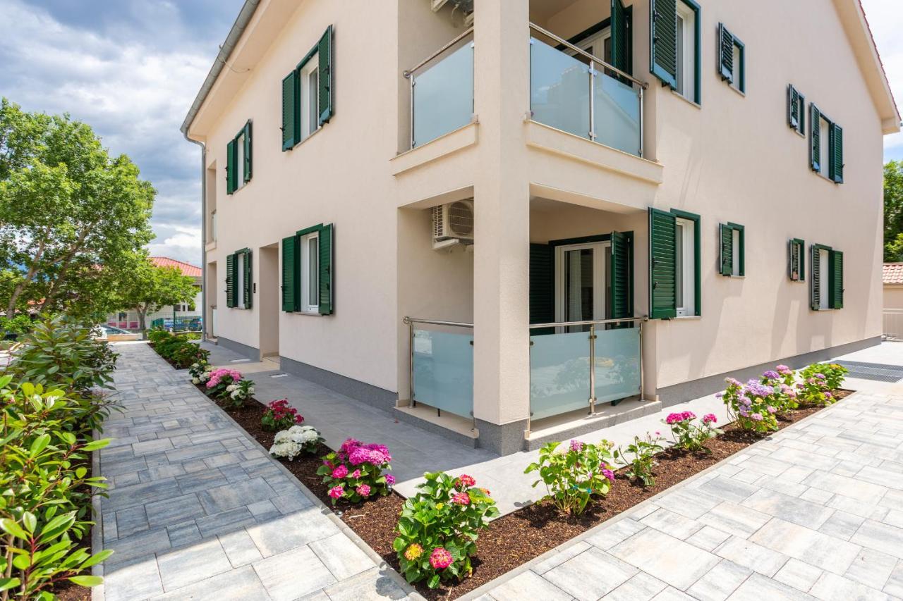 באסקה Divine Apartments מראה חיצוני תמונה